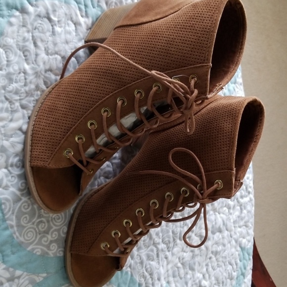 Qupid Shoes - NWOT! Qupid Size 9 Bootie